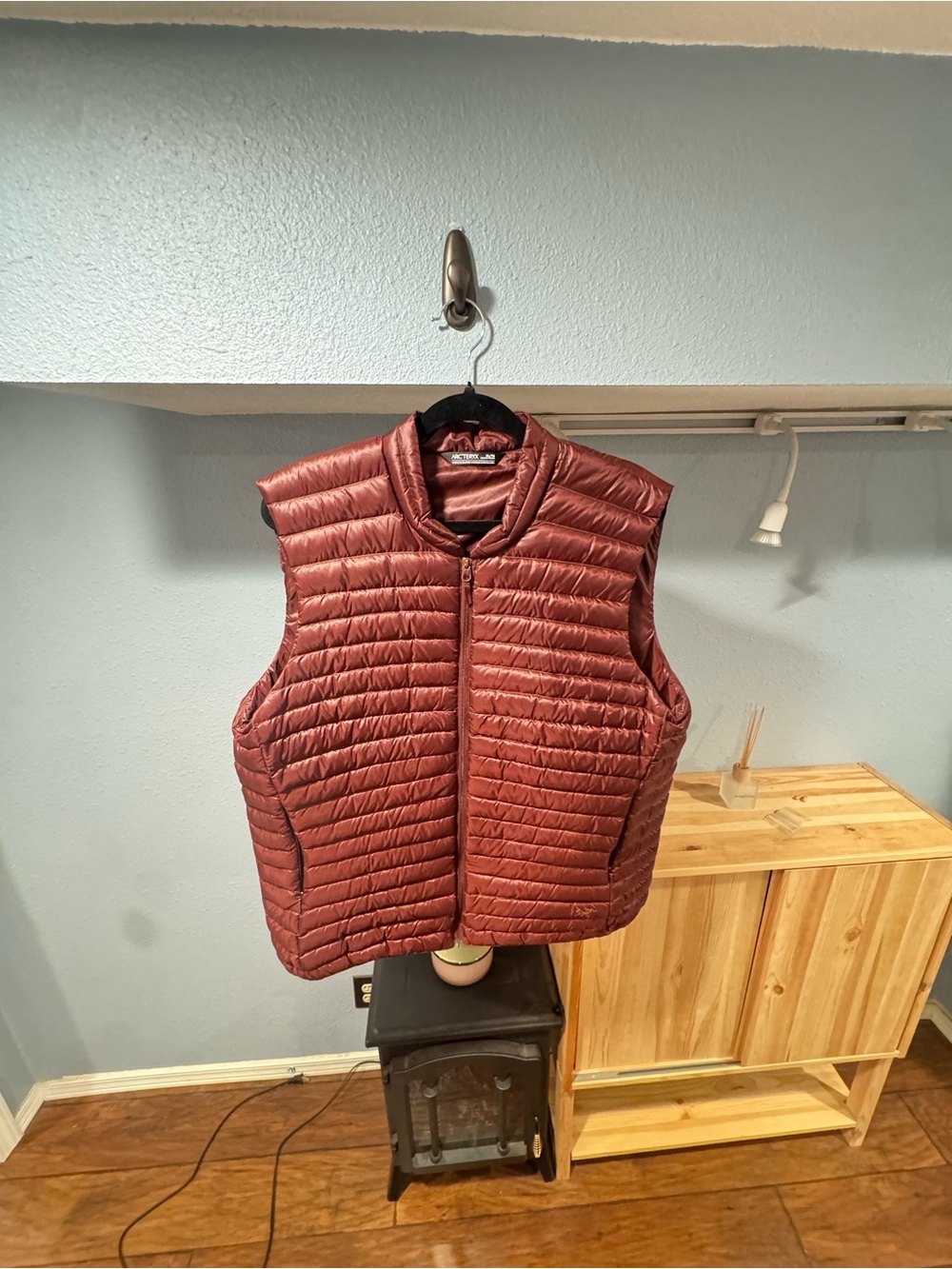 Arc’teryx Nexis Down Vest Women XL Burgundy
